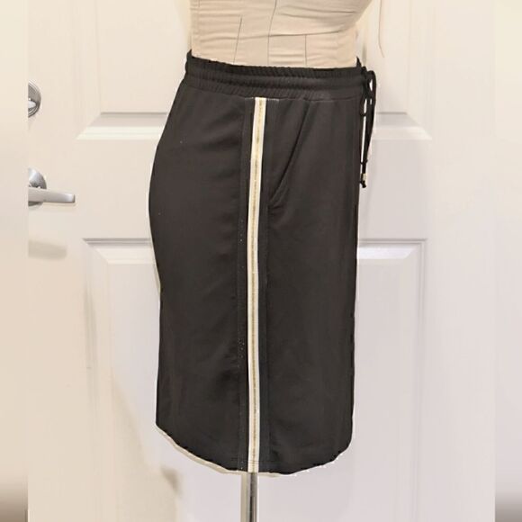 EUC Gerry Weber Casual 10 Casual Stretch Skirt with Sparkly Gold Side Stripes - Picture 4 of 8